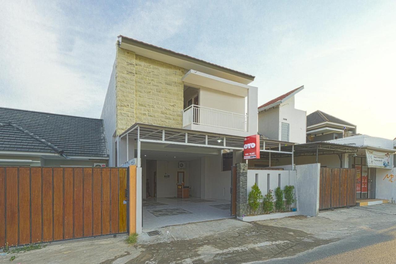 Отель Oyo 1542 Yessy Mansion Ngabean Экстерьер фото